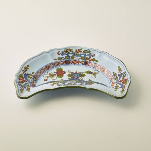 Half-moon plate, 22 x 13 cm