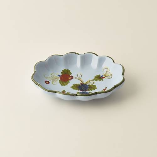 Oval scalloped party favour, 13.5 x 10 cm