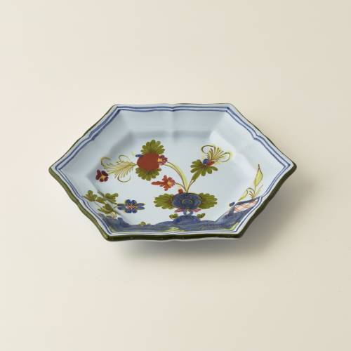 Small hexagonal plate, diameter 16 cm