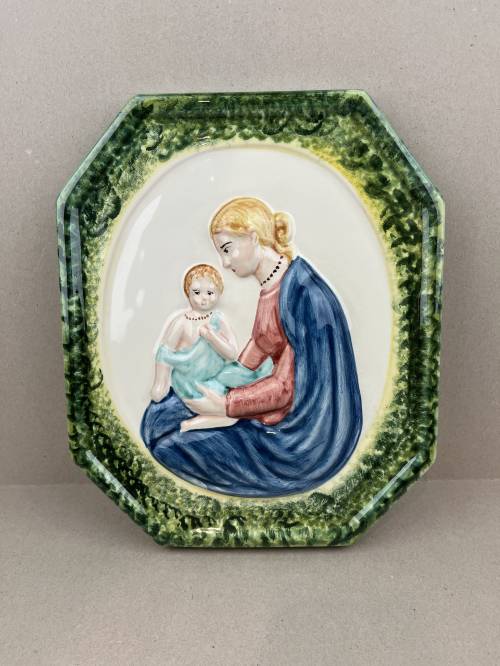 Madonna col Figlio. Dimensioni: 22 x 26,2 x 28 cm. 