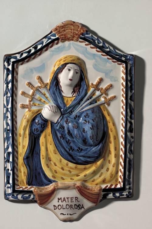 Mater Dolorosa. Dimensioni: 22,4 x 34 x 3,4 cm.