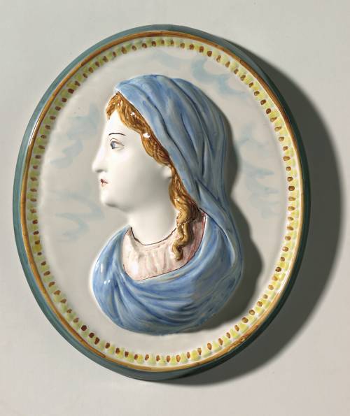 Small Madonna Dimensions: 18.5x22.2x3.3 cm.