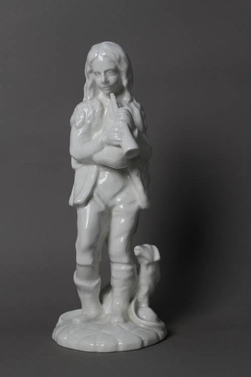 Pastore con piffero e cane. Statua smaltata bianca, dimensione grande. 