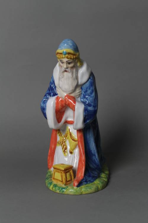 Wise man carrying gold (rectangular casket). Large, coloured figure.