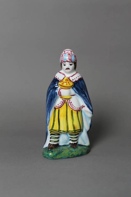 Re Magio mirra con turbante con perle. Statua a colori, dimensione piccola.